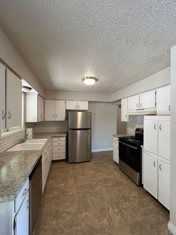 2407 Burcham St - Photo 6 of 16