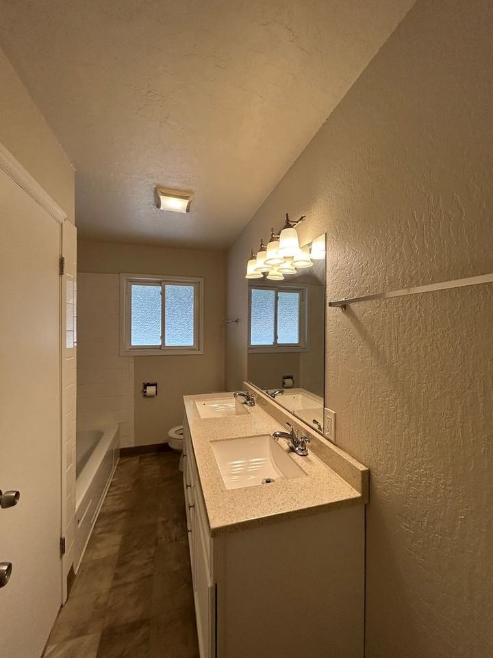 2407 Burcham St - Photo 7 of 16