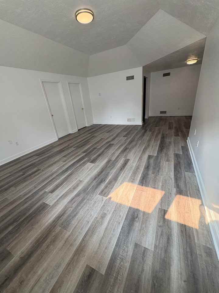 1040 W Princess St #10 - Photo 2 of 12