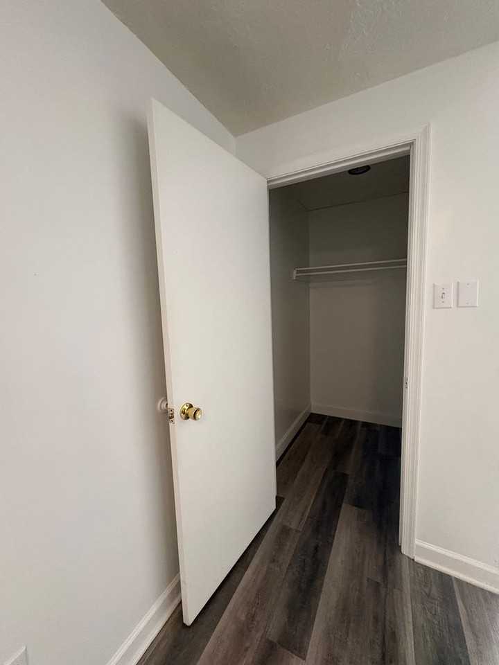 1040 W Princess St #10 - Photo 6 of 12