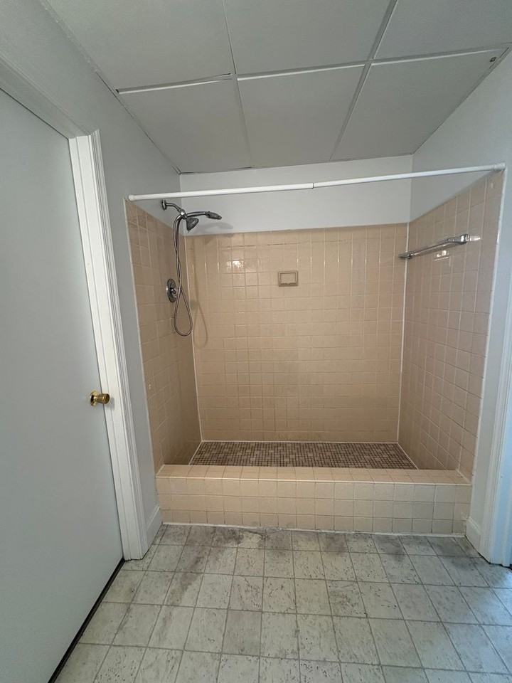 1040 W Princess St #10 - Photo 7 of 12