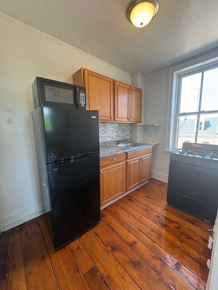 127 N Beaver St #4 - Photo 5 of 9