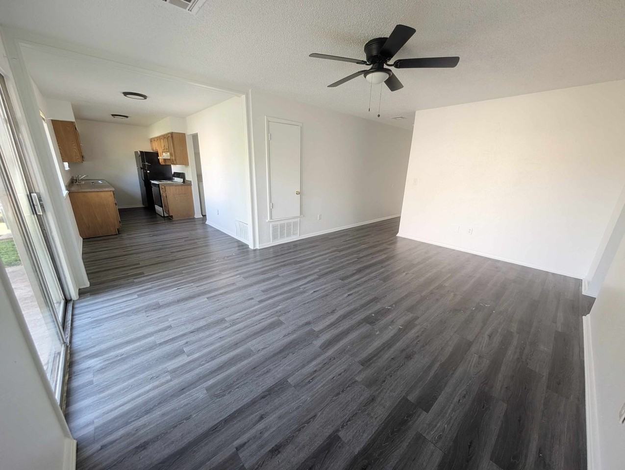 407 Lotus Ave - Photo 3 of 13