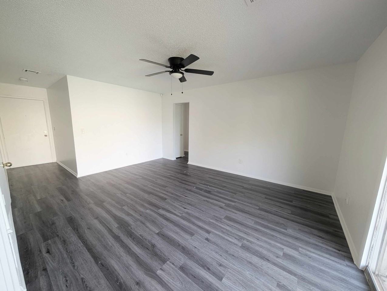 407 Lotus Ave - Photo 4 of 13