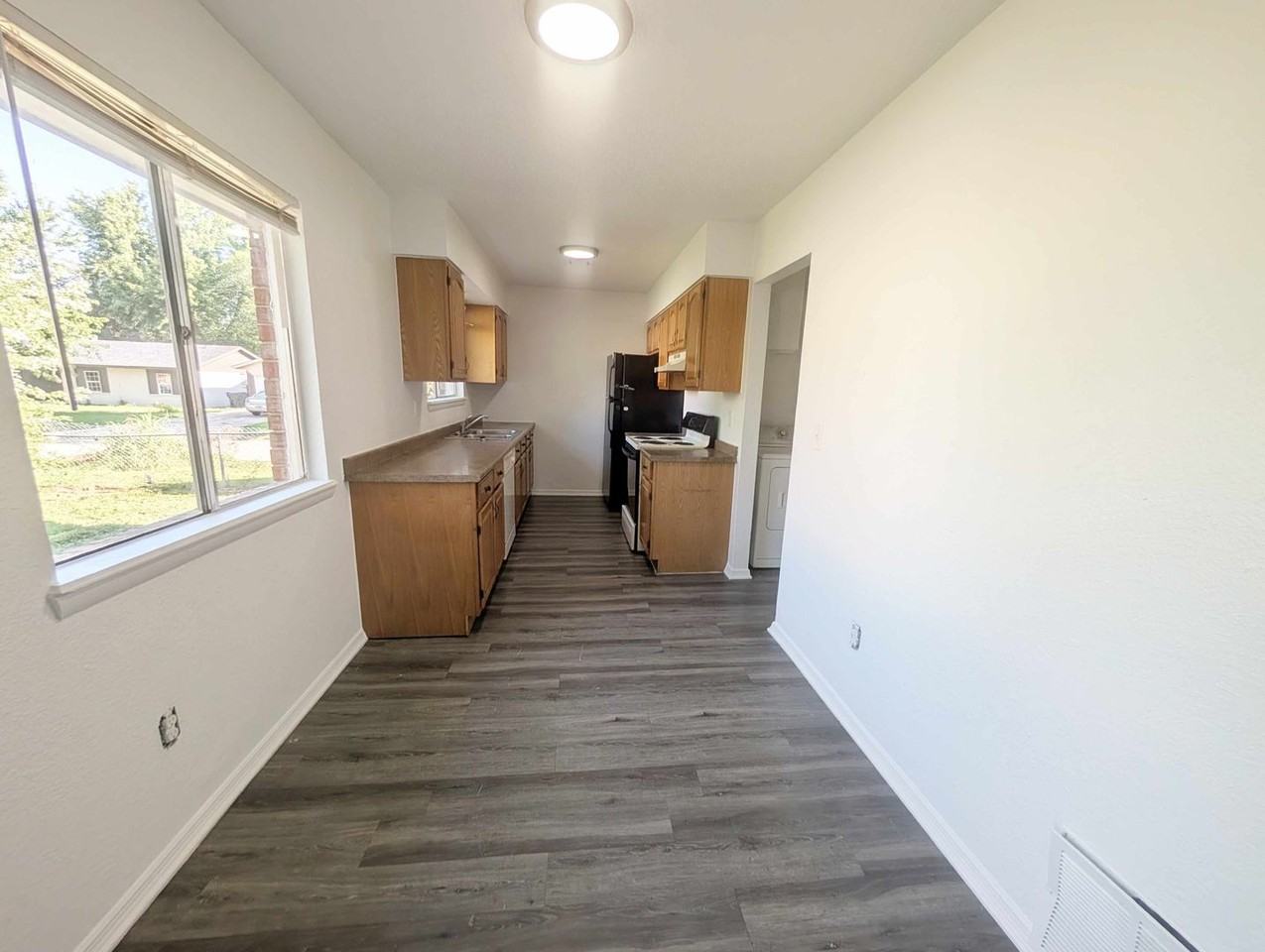 407 Lotus Ave - Photo 5 of 13