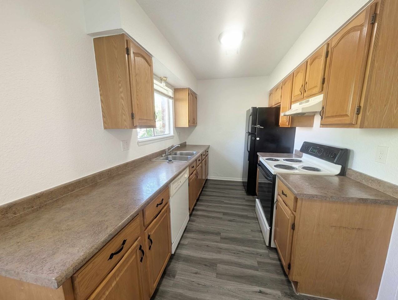 407 Lotus Ave - Photo 6 of 13