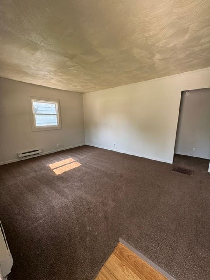 1014 Baxter St - Photo 2 of 8