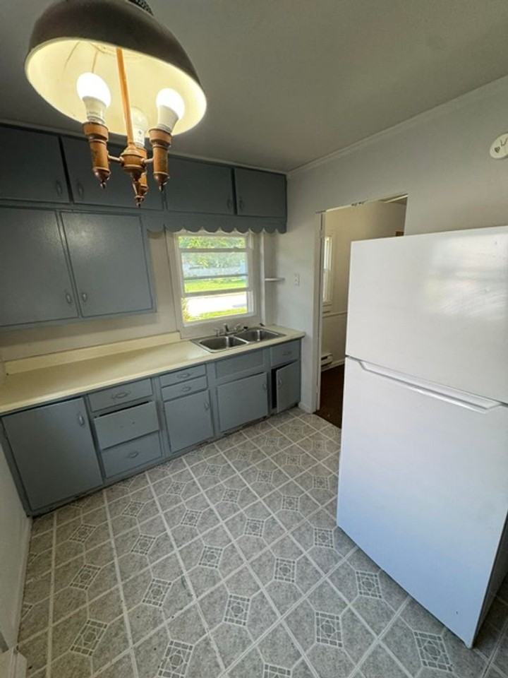 1014 Baxter St - Photo 4 of 8