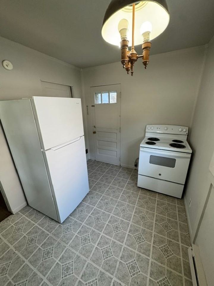 1014 Baxter St - Photo 5 of 8