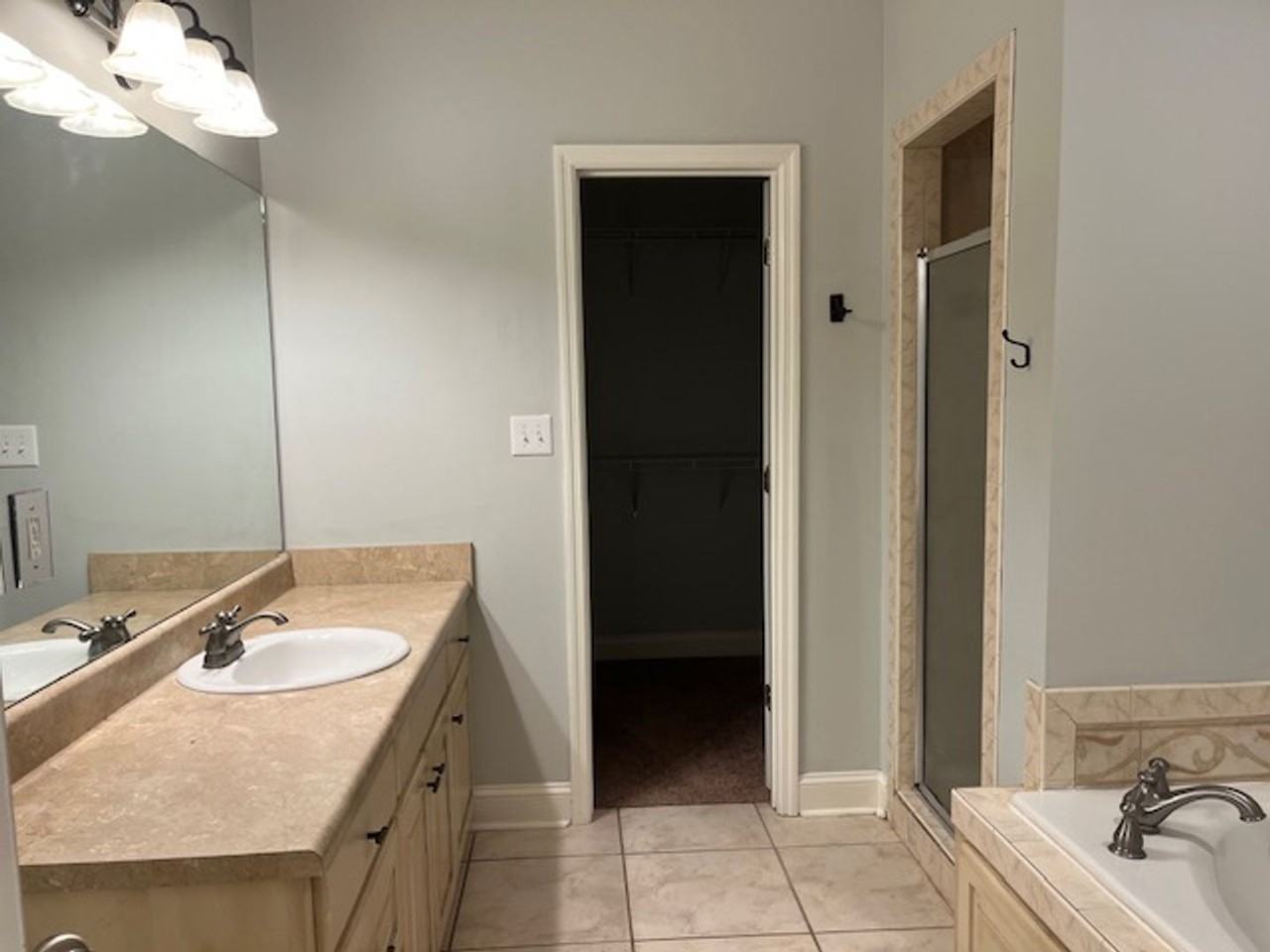 127 Chesapeake Ct - Photo 3 of 14