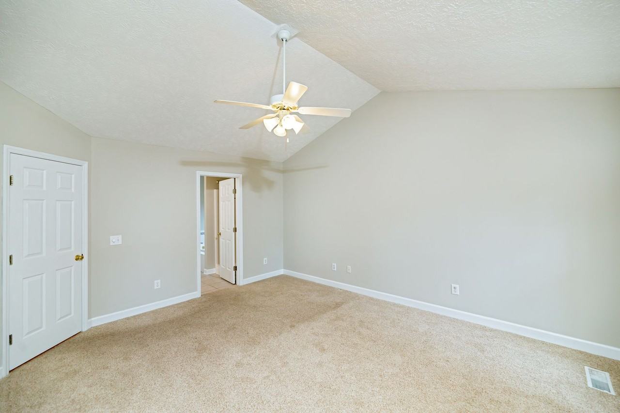 10 Hampshire Ln - Photo 2 of 35