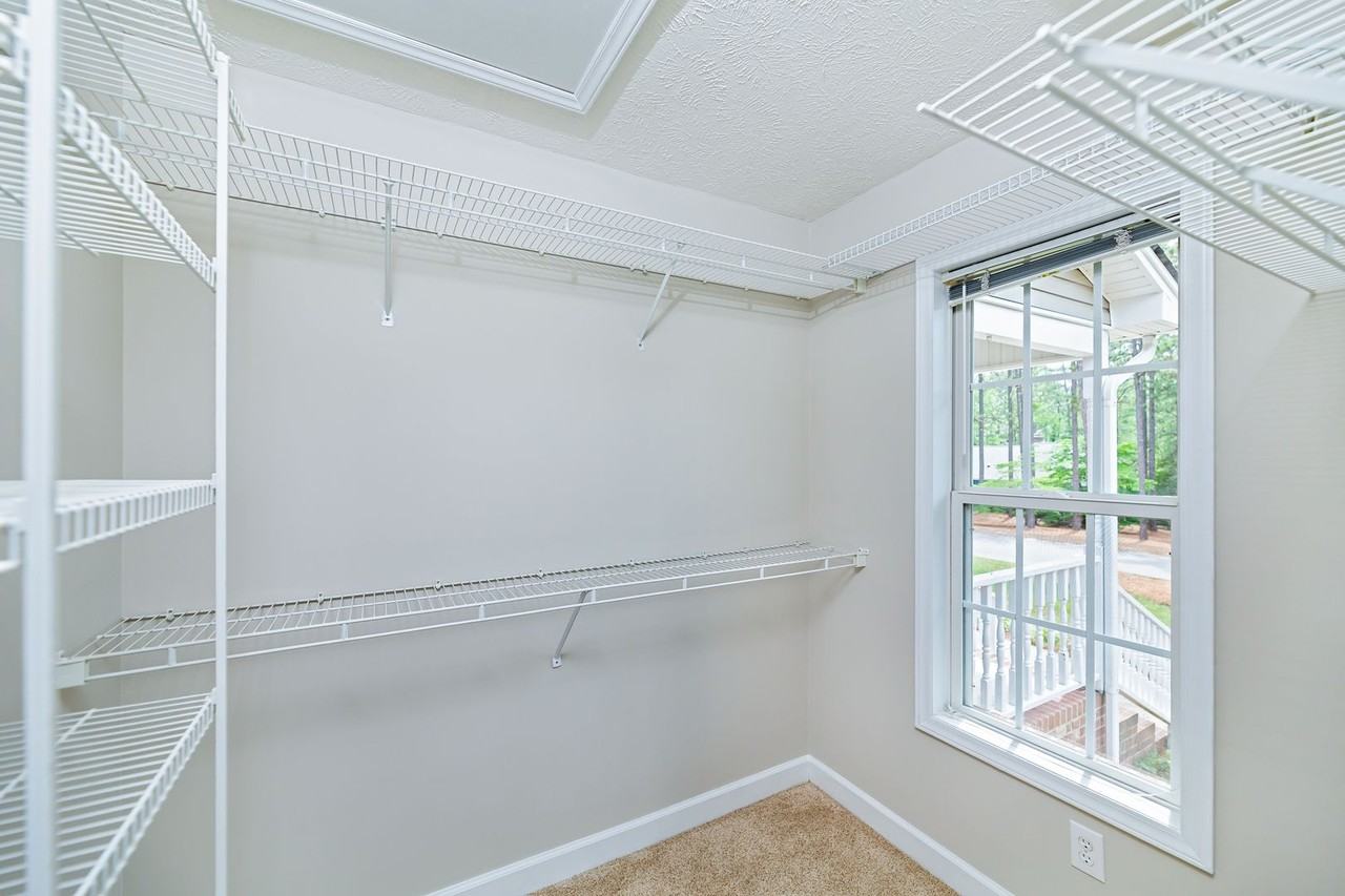 10 Hampshire Ln - Photo 5 of 35
