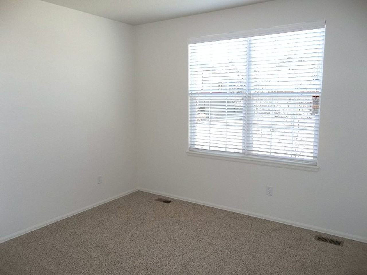 2244 Marshfield Ln - Photo 6 of 8