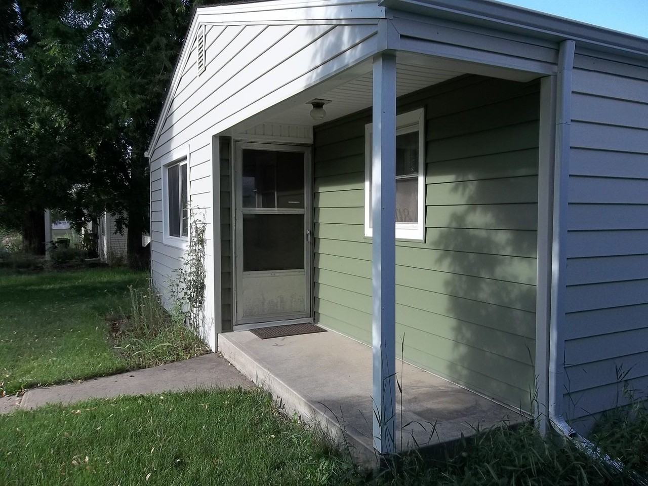 608 Endicott St - Photo 2 of 7