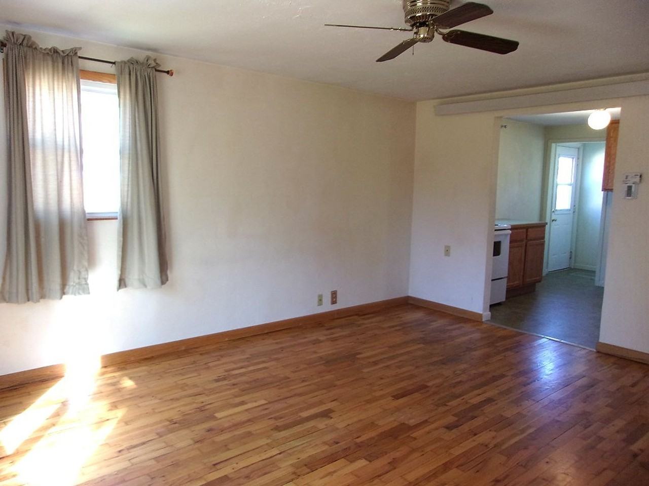 608 Endicott St - Photo 4 of 7