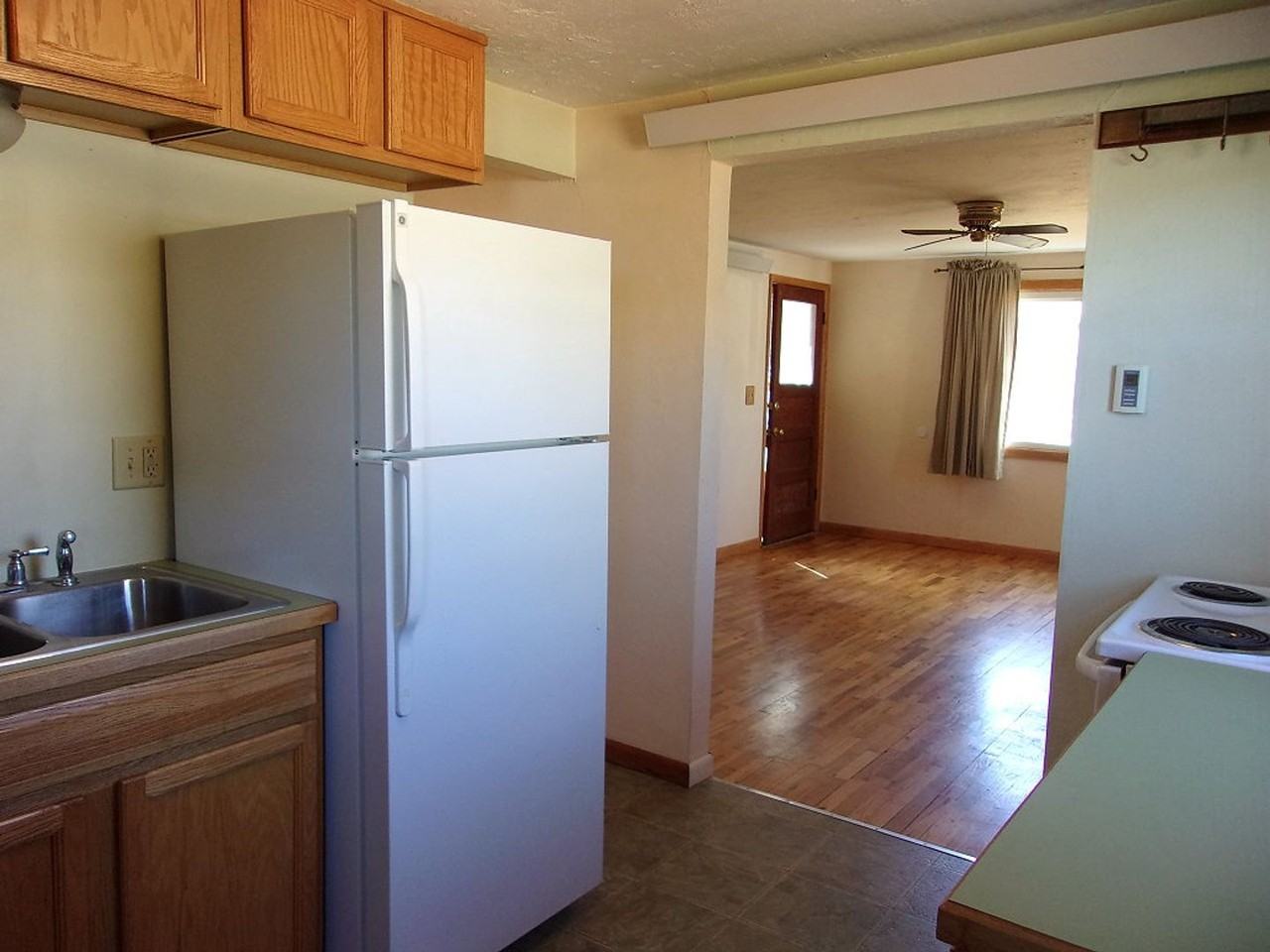 608 Endicott St - Photo 5 of 7