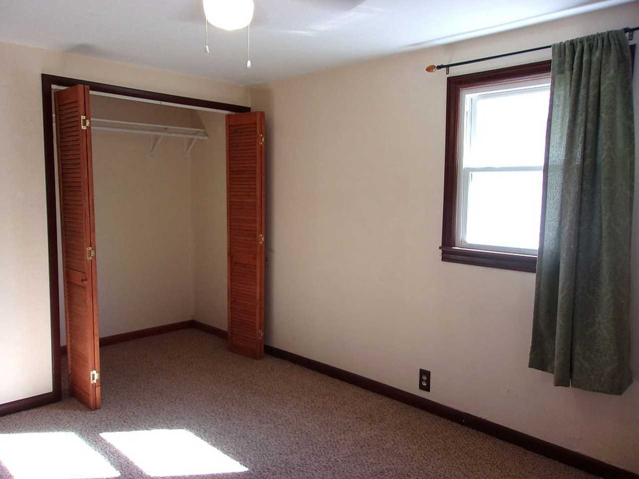 608 Endicott St - Photo 6 of 7