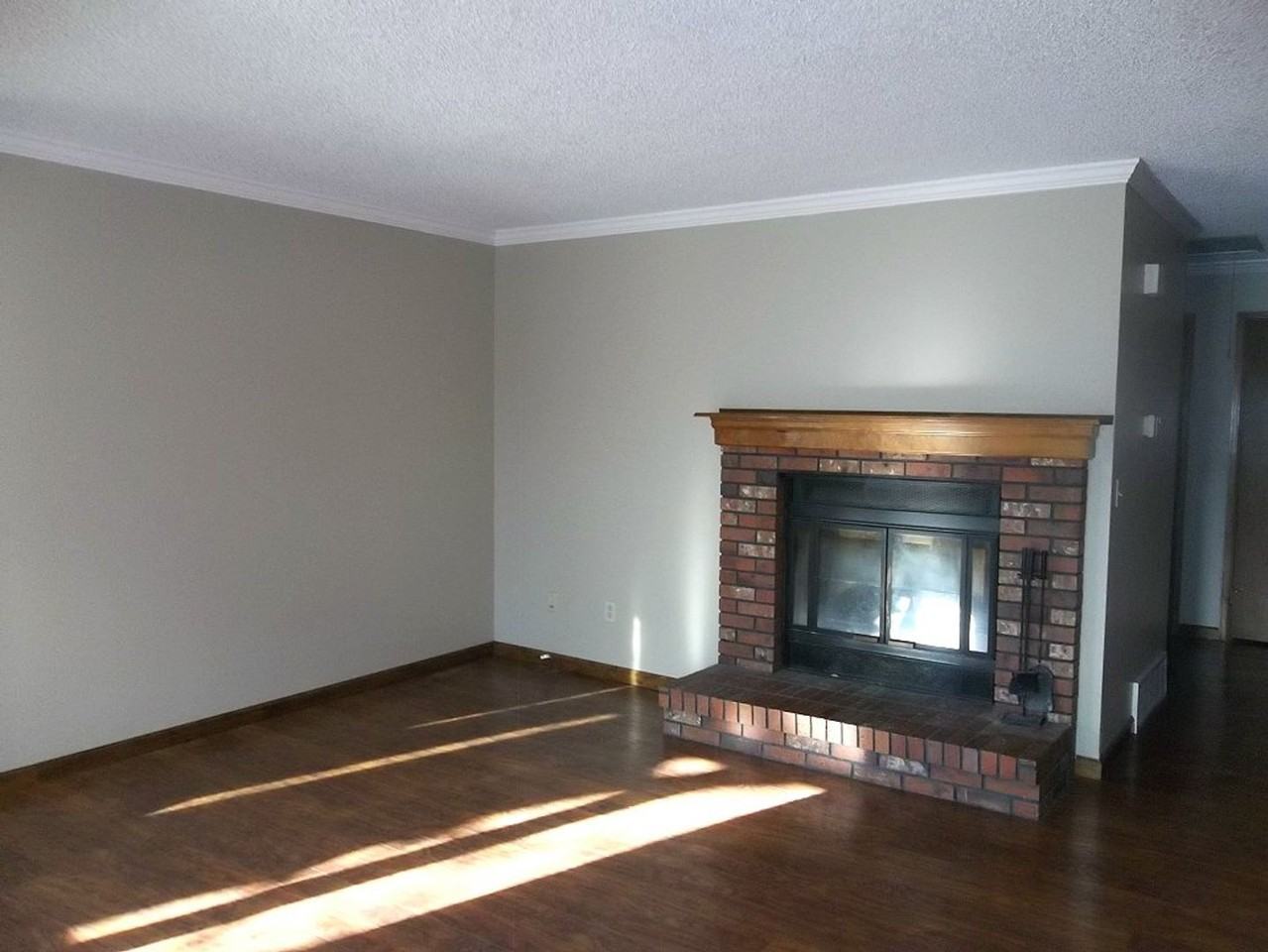 933 E Prospect Rd - Photo 2 of 8