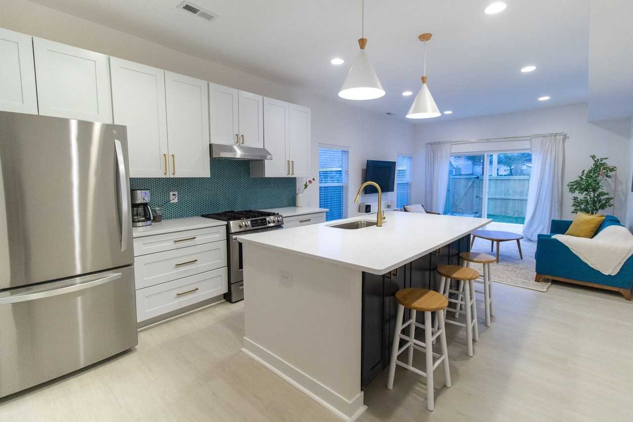 1627 English Ave - Photo 2 of 34