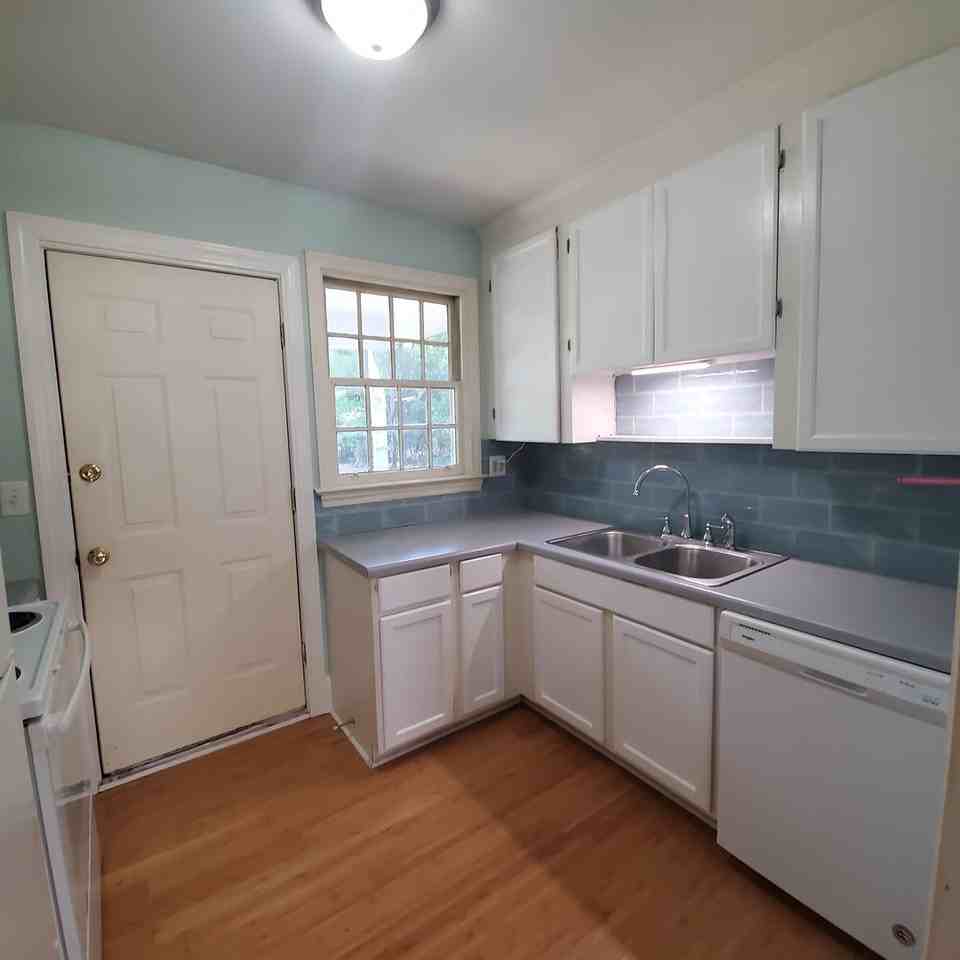 4547 Oxford Rd - Photo 6 of 19