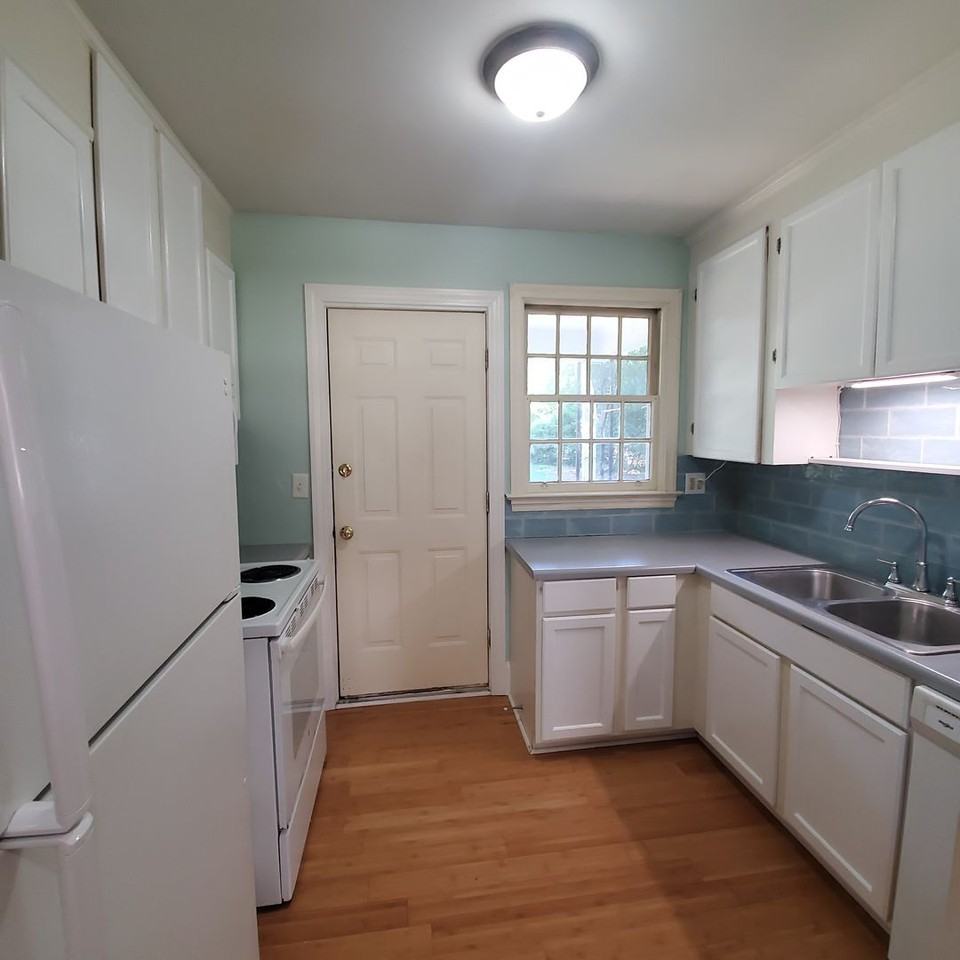 4547 Oxford Rd - Photo 7 of 19