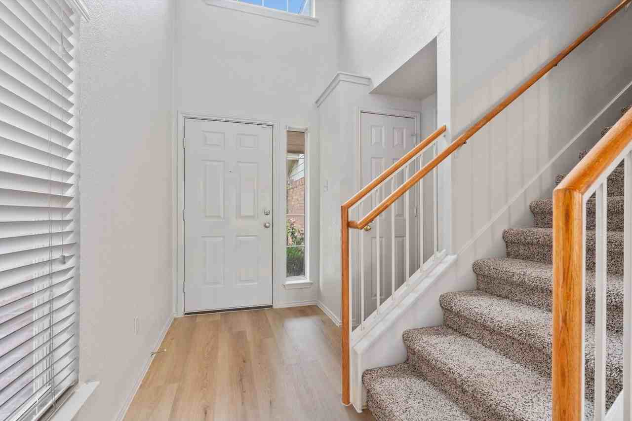 12921 White House St - Photo 3 of 28