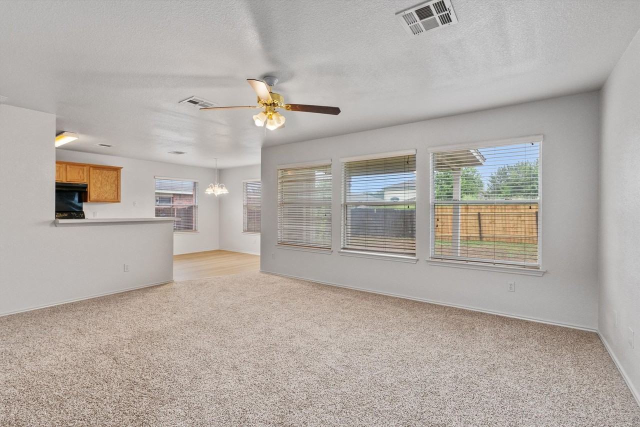 12921 White House St - Photo 4 of 28