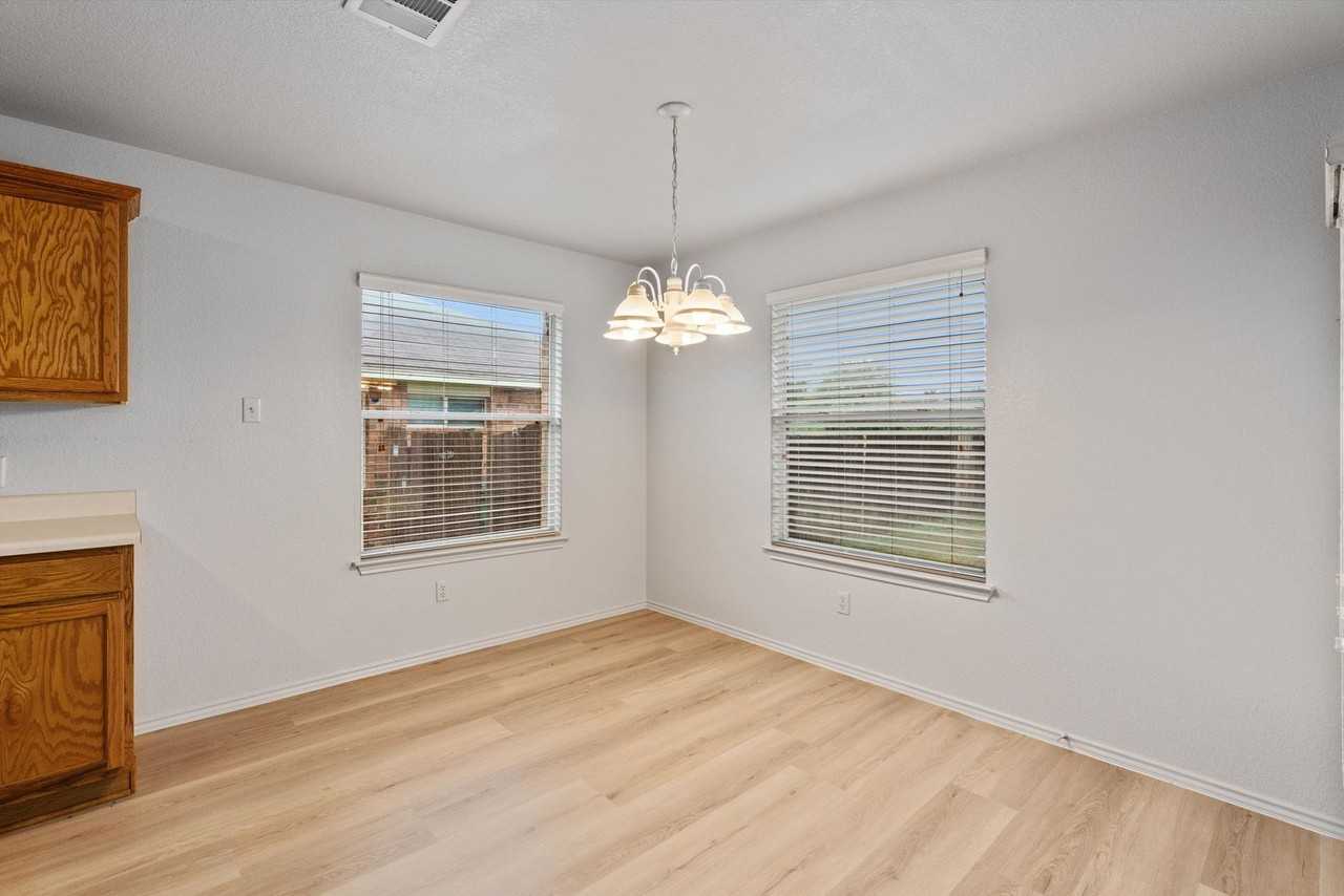 12921 White House St - Photo 6 of 28