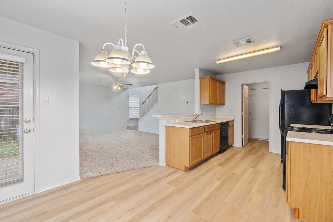 12921 White House St - Photo 7 of 28