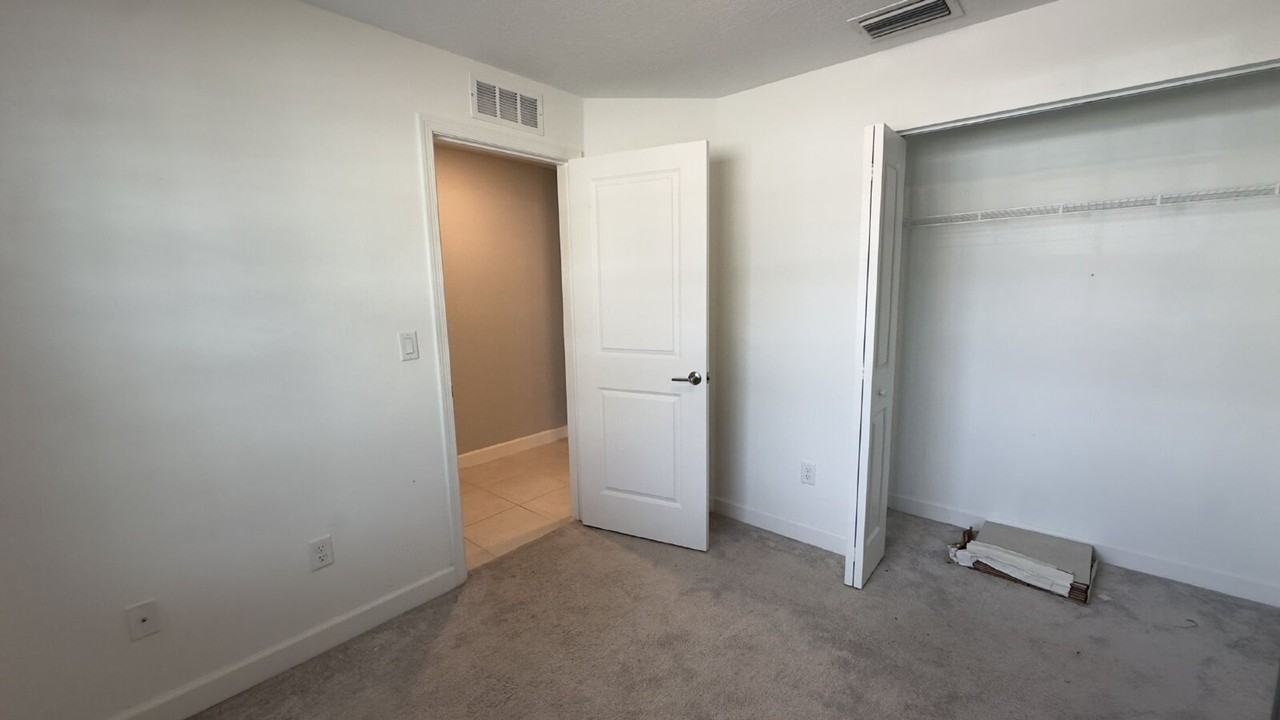 4230 Napoli Lake Dr - Photo 5 of 50