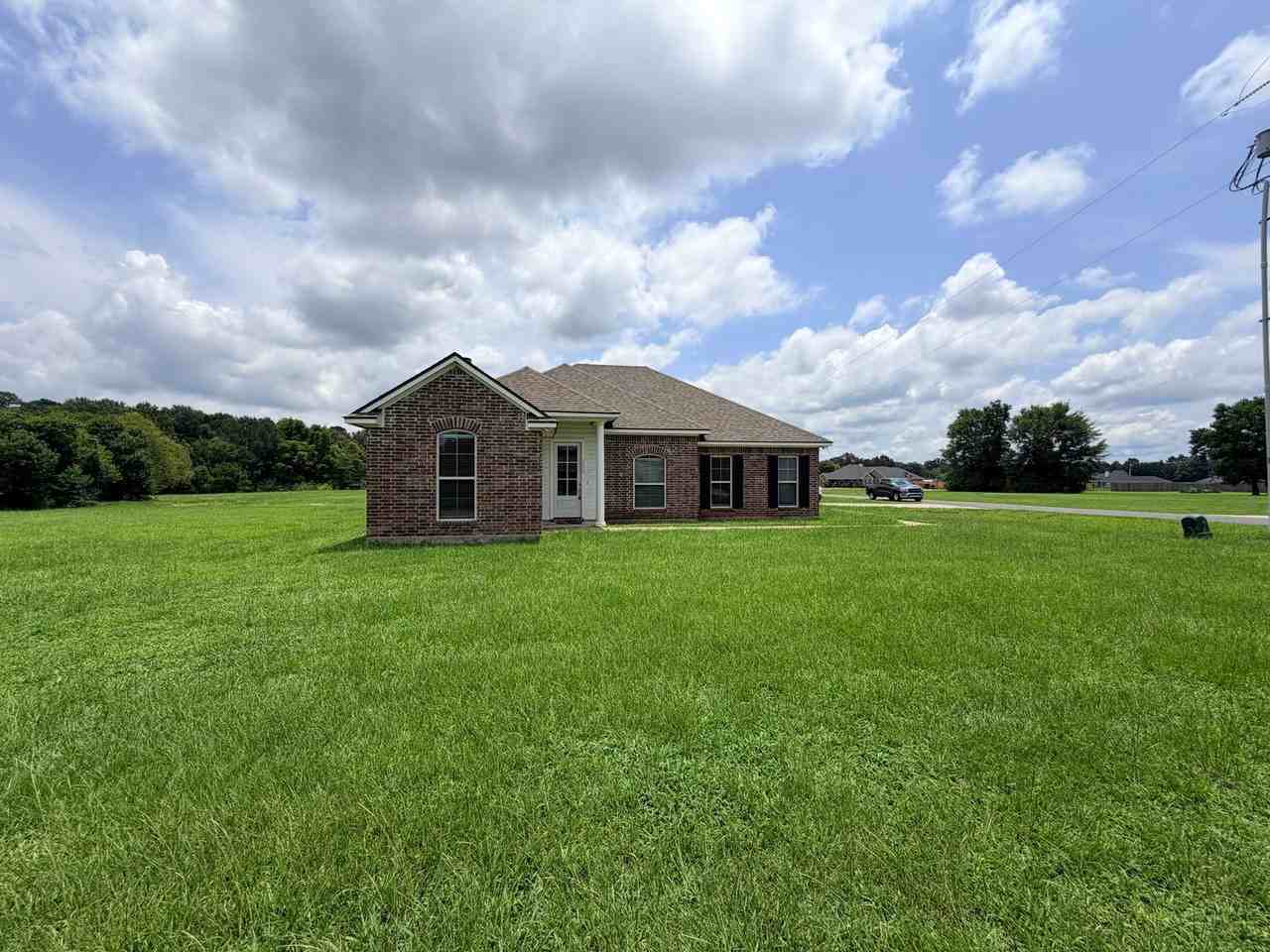 3520 3520 Windwood Circle - Photo 2 of 39