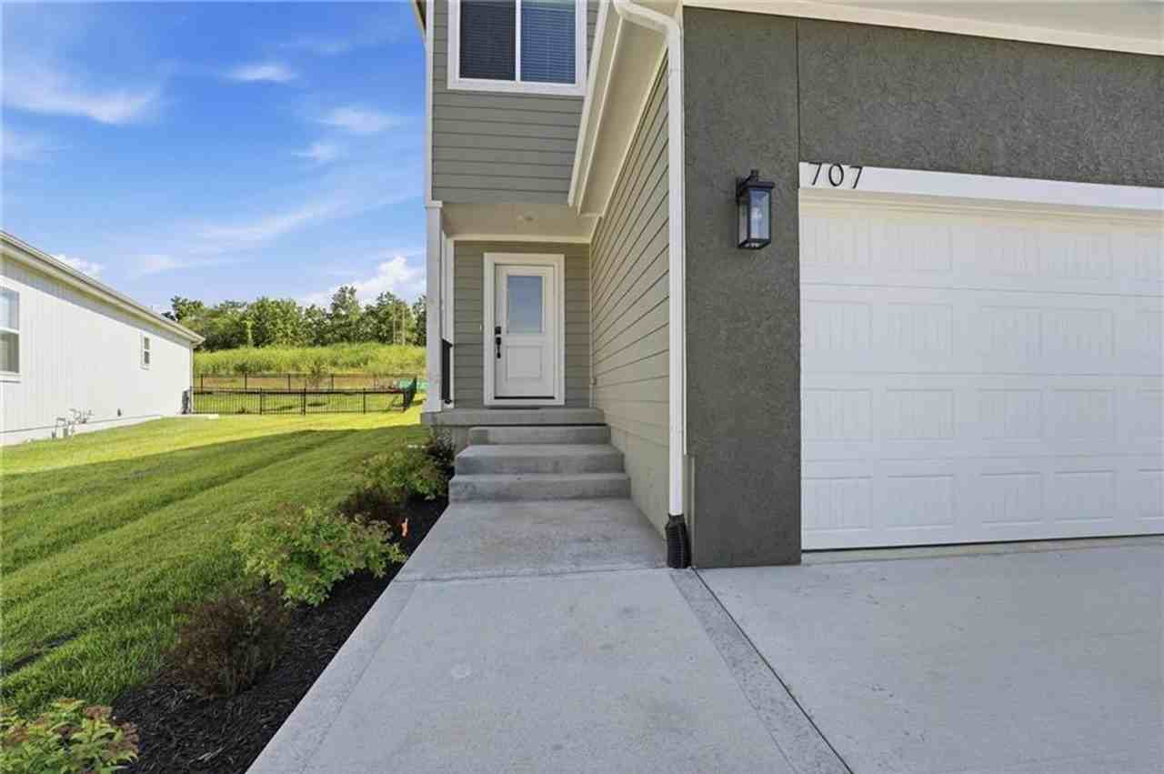 707 Glenn Cir - Photo 2 of 45