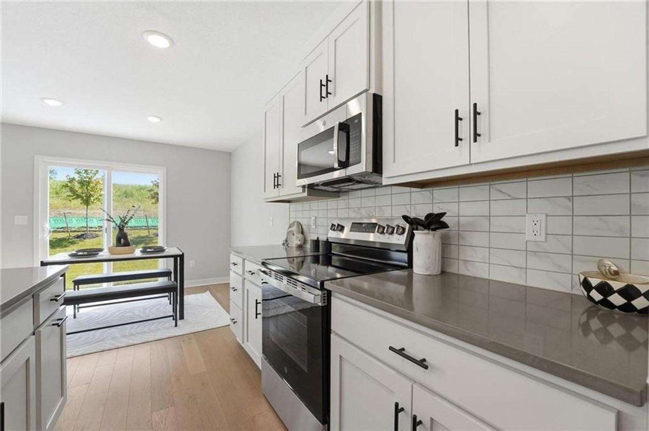 707 Glenn Cir - Photo 3 of 45