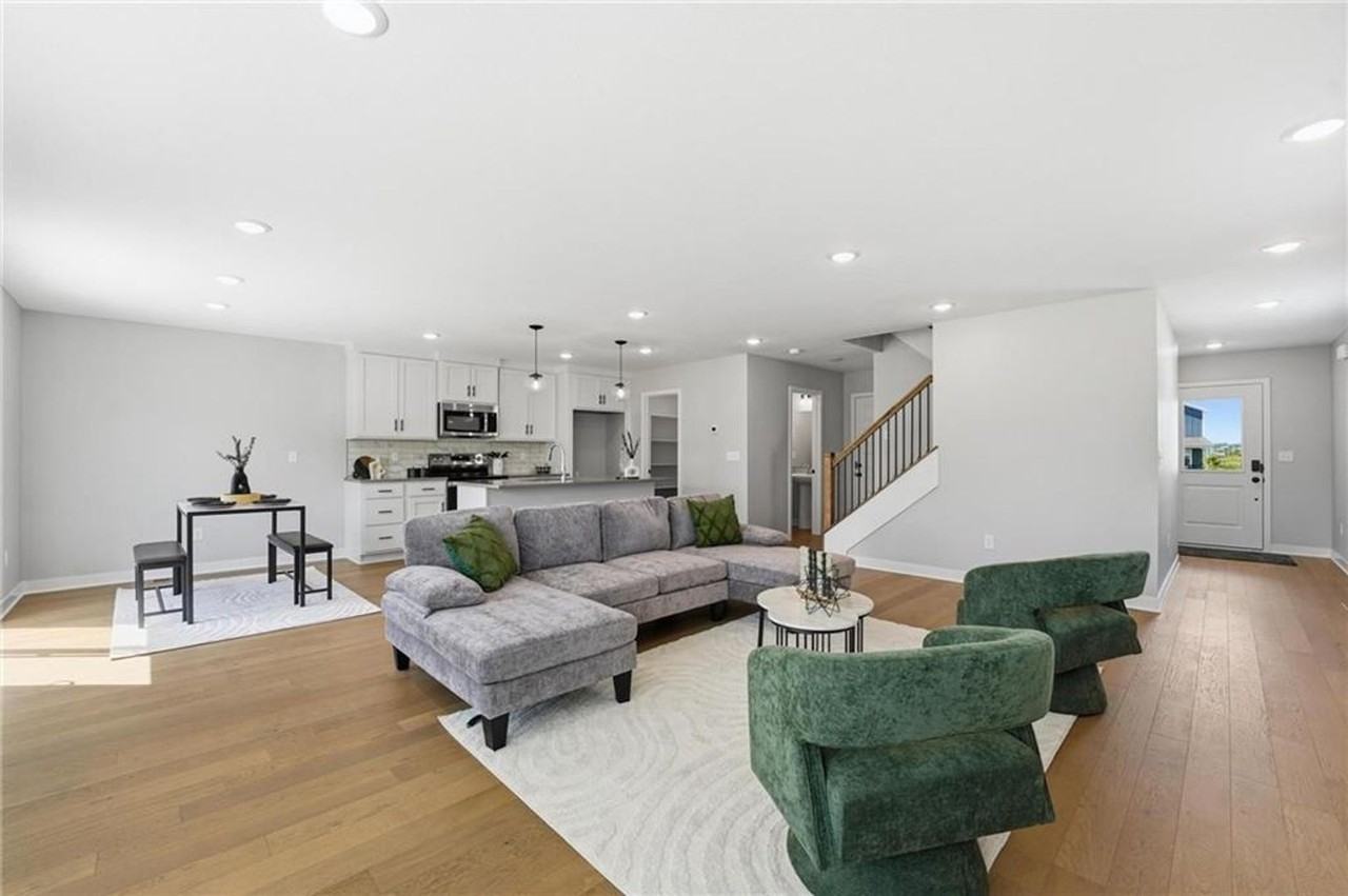 707 Glenn Cir - Photo 4 of 45
