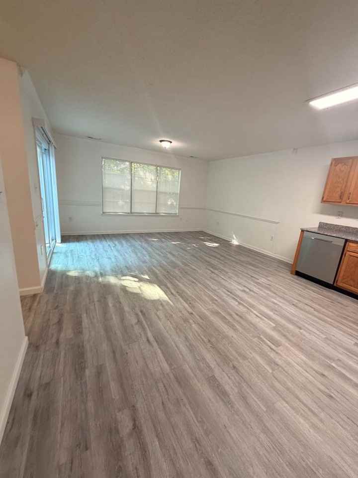 325 Town Pointe Way - Photo 4 of 24