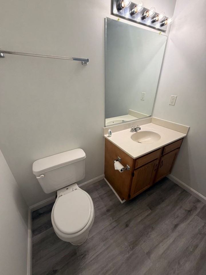 325 Town Pointe Way - Photo 6 of 24
