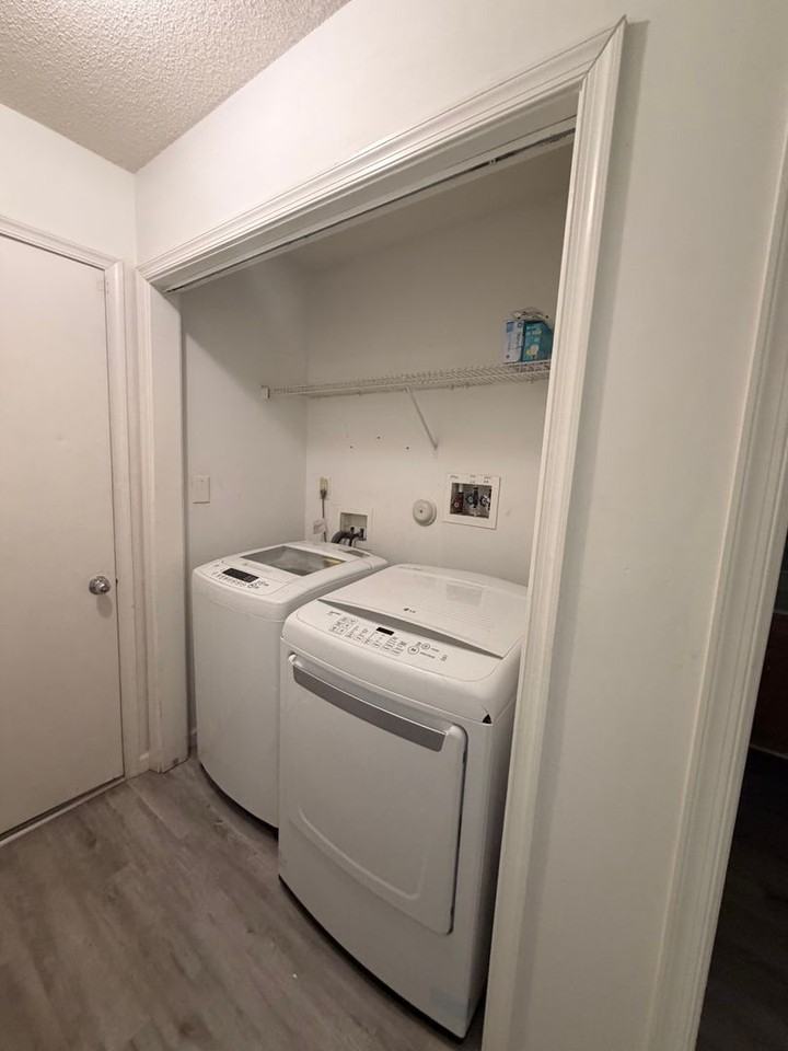 325 Town Pointe Way - Photo 7 of 24