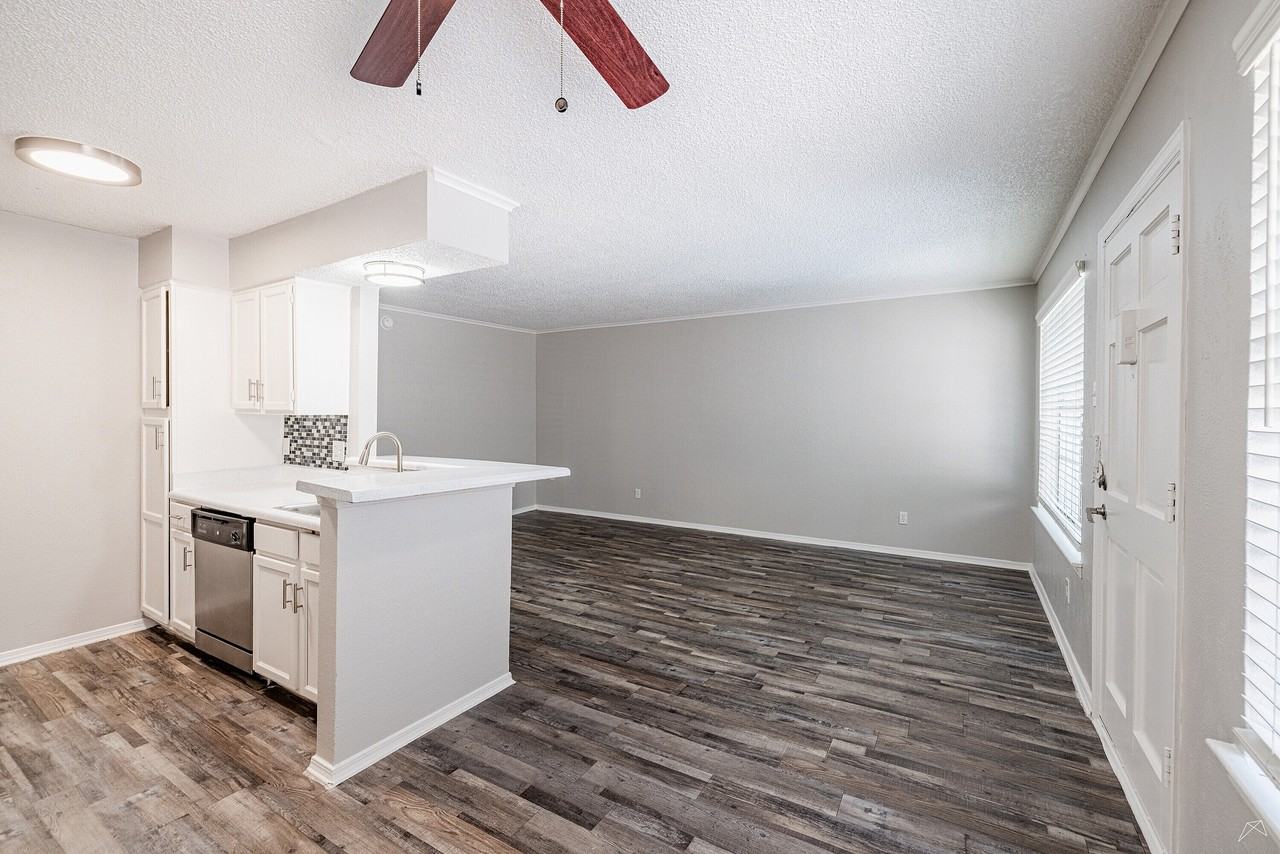 The Burgundy Apartments - Photo 4 of 34