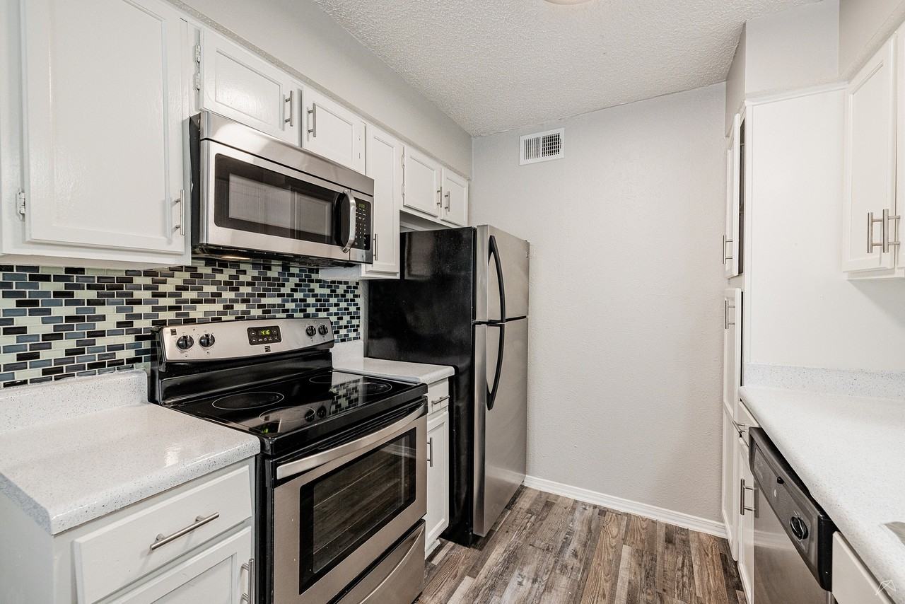 The Burgundy Apartments - Photo 7 of 34