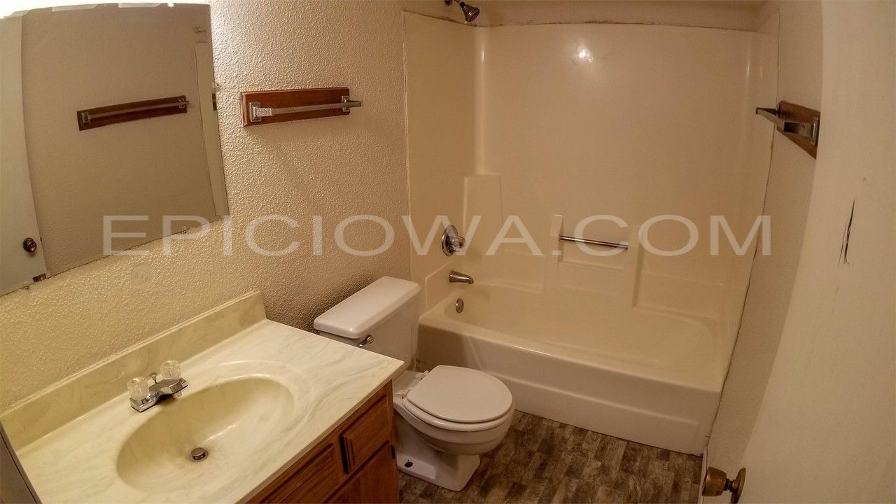 1228 O Avenue Pl Ne #1 - Photo 5 of 8
