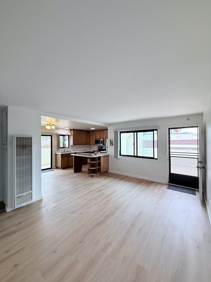 3010 State St #B - Photo 2 of 5