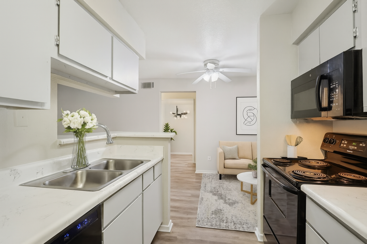 Porterwood Apartments - Photo 2 of 45