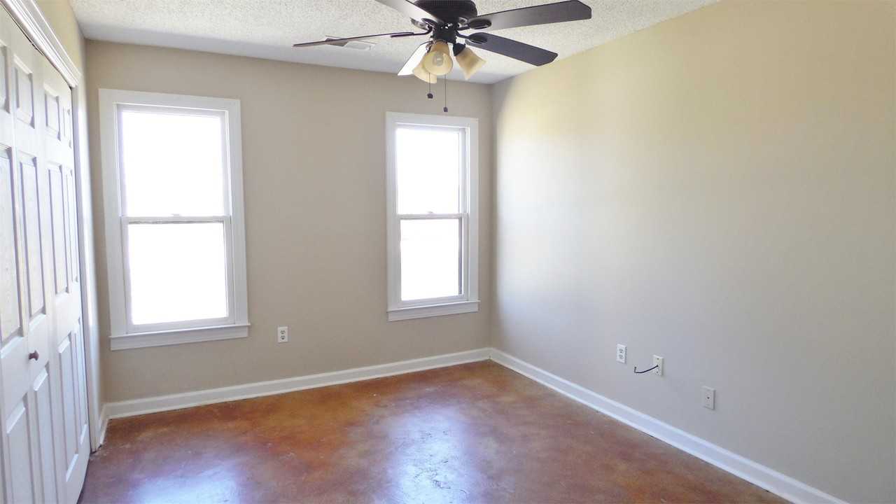 2868 Hampton Court Rd N #1 - Photo 3 of 17
