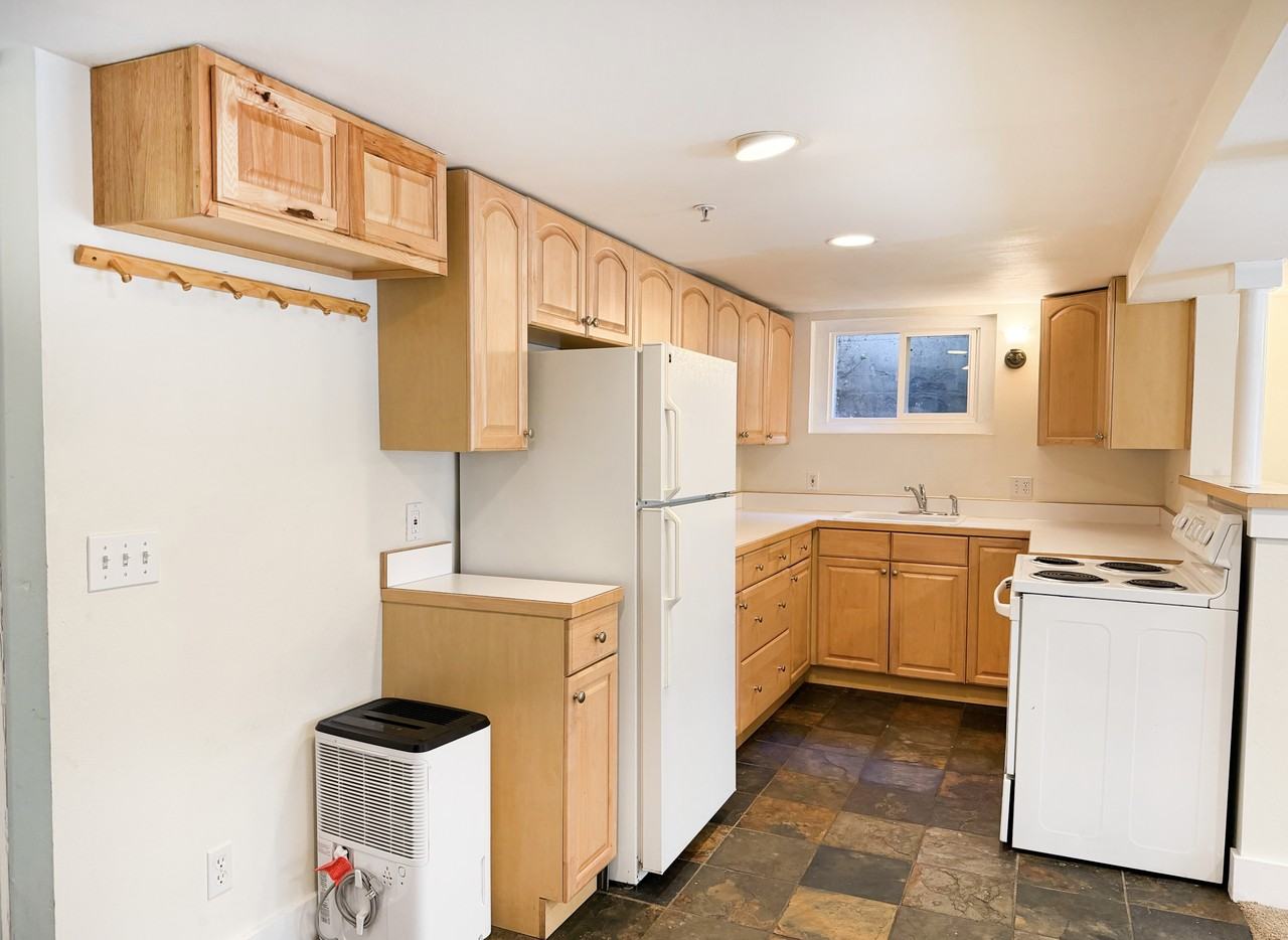 330 Pearl St #C - Photo 6 of 12