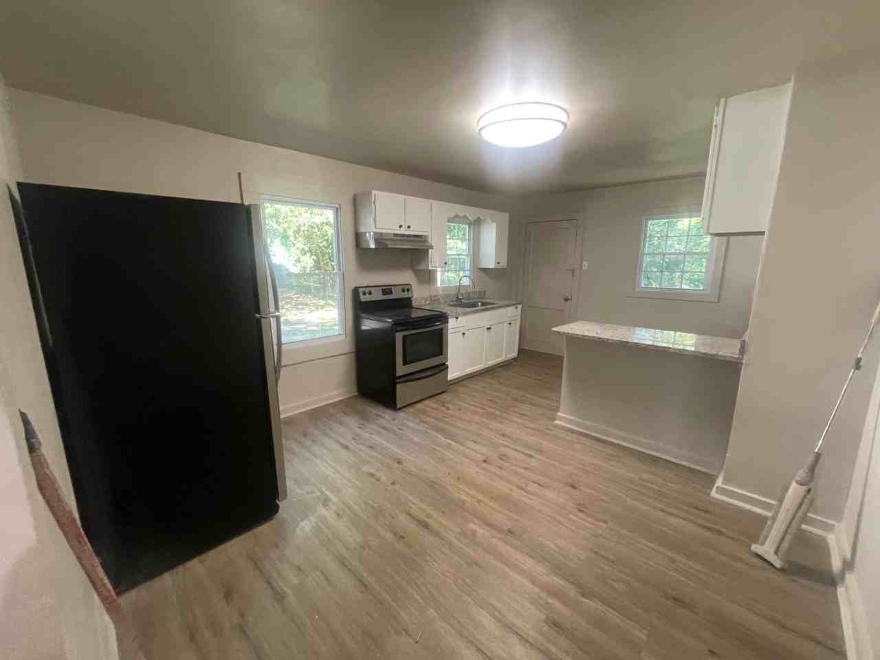 1492 E Tugalo St - Photo 7 of 14