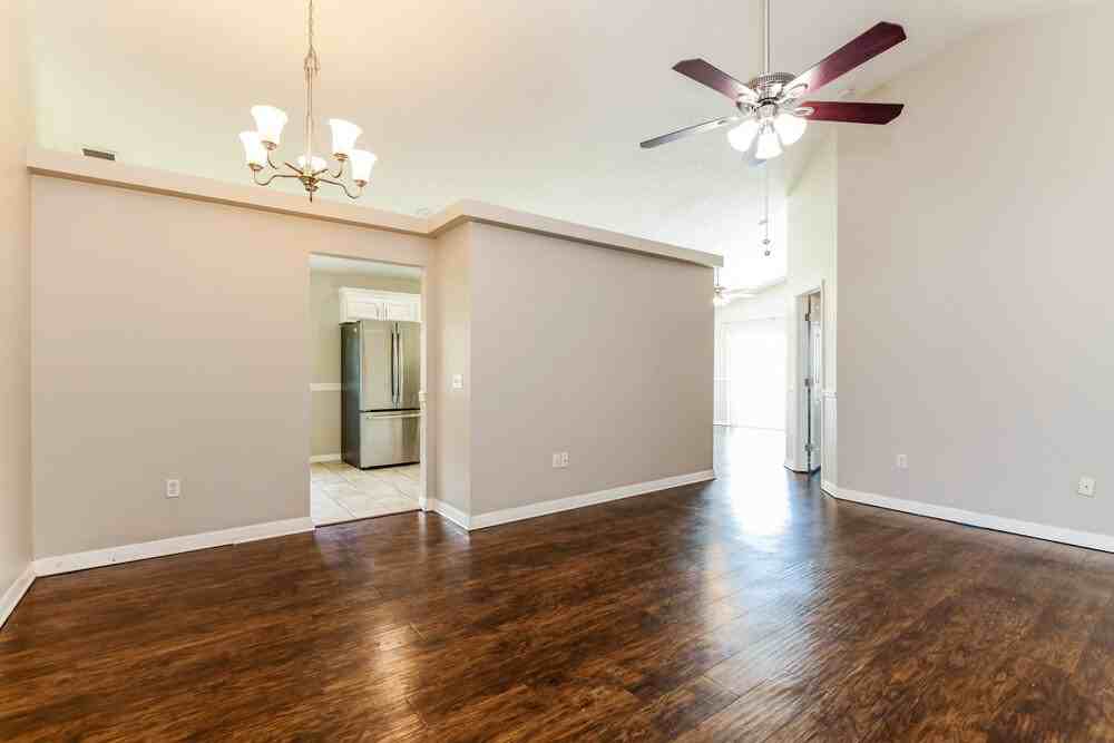 1129 Pinedale Dr - Photo 5 of 16