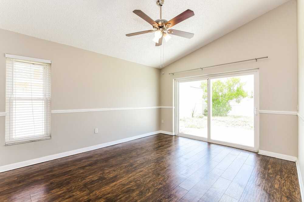 1129 Pinedale Dr - Photo 6 of 16