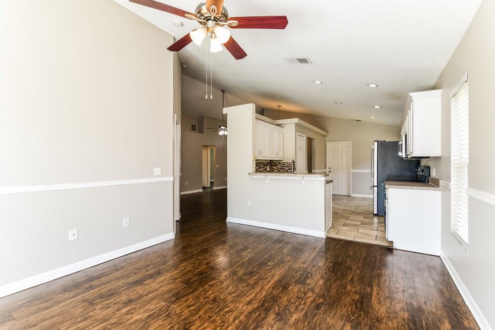 1129 Pinedale Dr - Photo 7 of 16