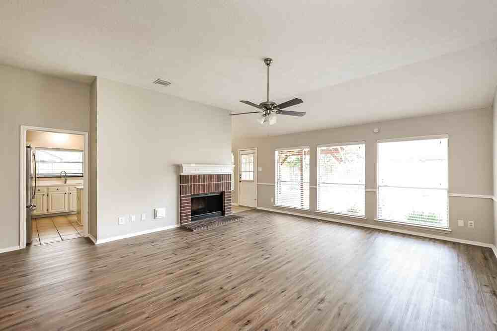 2927 Waterloo Rd - Photo 4 of 16