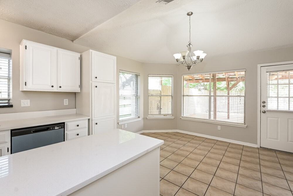 2927 Waterloo Rd - Photo 5 of 16